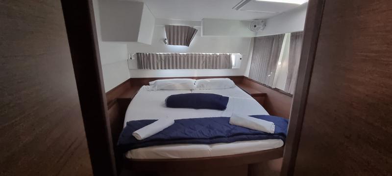 Book yachts online - catamaran - Lagoon 42 - Gamma Leonis - rent