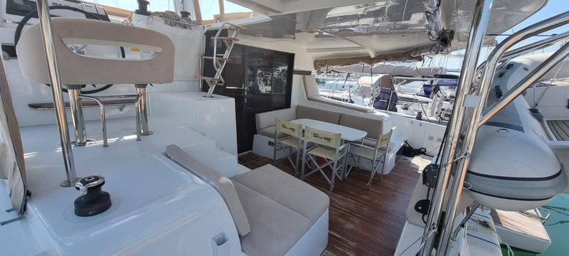 Book yachts online - catamaran - Lagoon 42 - Gamma Leonis - rent