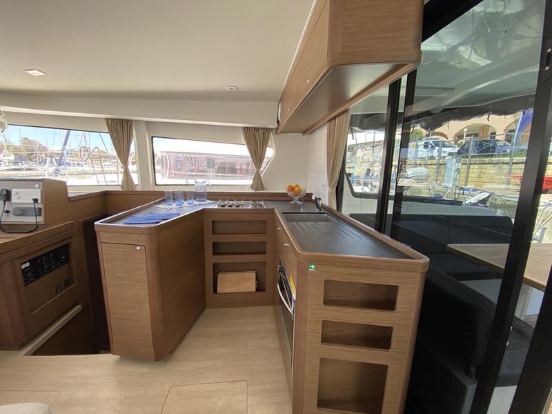 Book yachts online - catamaran - Lagoon 42 - Blue Eyes (WM, Inverter, Fans) - rent