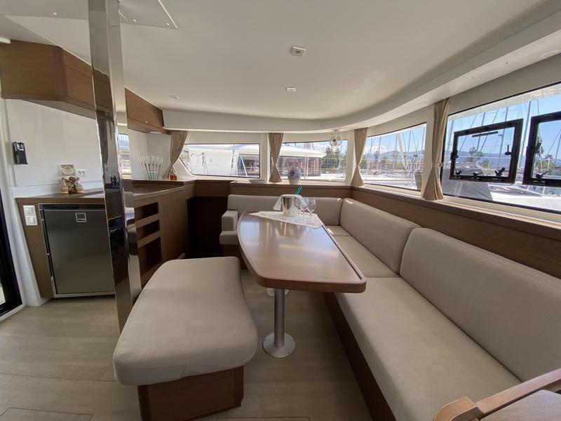 Book yachts online - catamaran - Lagoon 42 - Blue Eyes (WM, Inverter, Fans) - rent