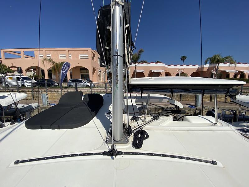 Book yachts online - catamaran - Lagoon 42 - Blue Eyes (WM, Inverter, Fans) - rent