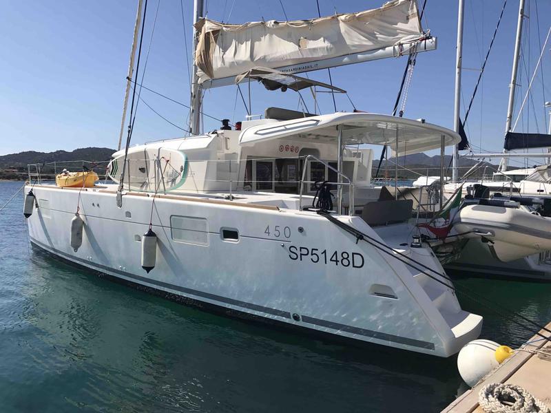 Book yachts online - catamaran - Lagoon 450F - Dugongo (Solar Panels, WM) - rent