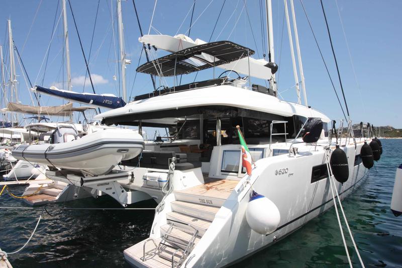 Book yachts online - catamaran - Lagoon 620 (10+3) - The Sun (SXM)  (5 cab + 3 crew) (AC, WM, Generator, Inverter, Tender Lift) - rent