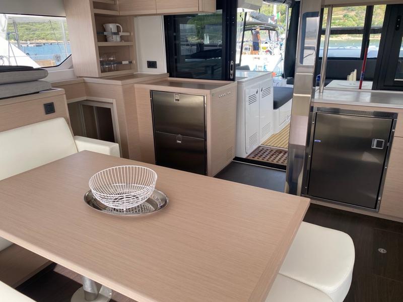 Book yachts online - catamaran - Lagoon 46 - Cresta Bianca - rent