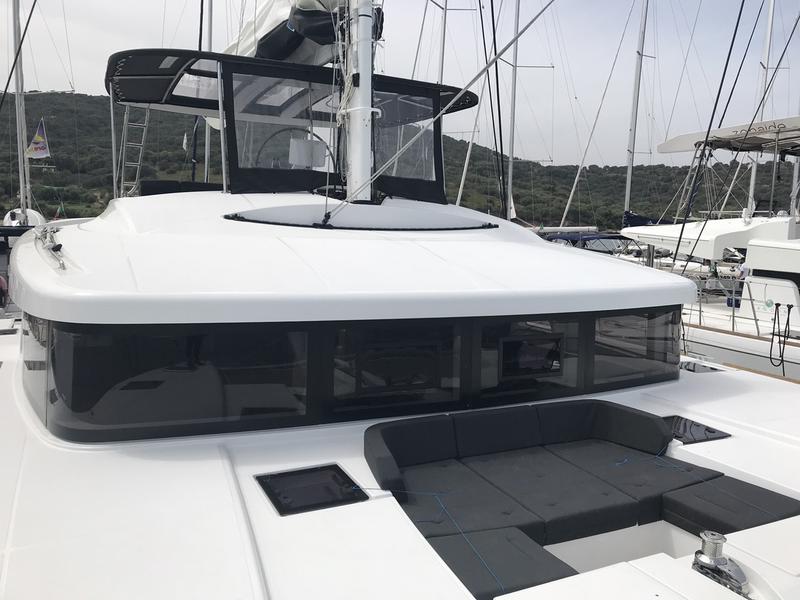 Book yachts online - catamaran - Lagoon 52F - 6 cab - Dugongo II (PTP)(6 cab + 1 crew) (A/C, WM, Generator, Inverter, Tender Lift) - rent