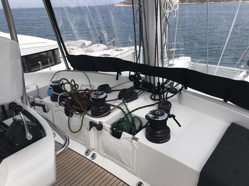 Book yachts online - catamaran - Lagoon 52F - 6 cab - Dugongo II (PTP)(6 cab + 1 crew) (A/C, WM, Generator, Inverter, Tender Lift) - rent