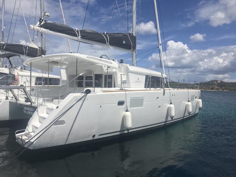 Book yachts online - catamaran - Lagoon 450F - Cor Caroli (GND) (A/C, WM, Generator, Inverter) - rent