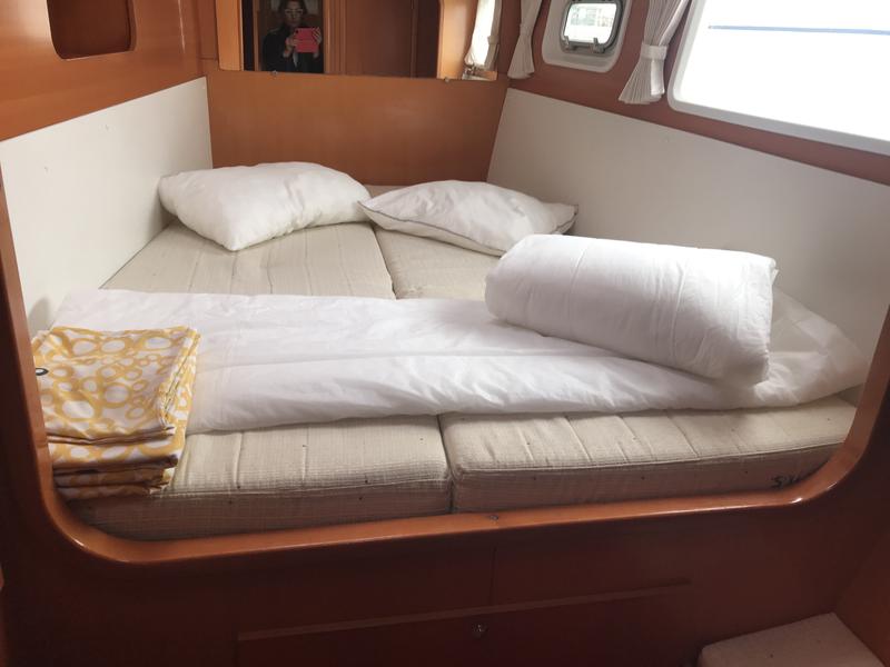 Book yachts online - catamaran - Lagoon 440 - Isis (Generator) - rent