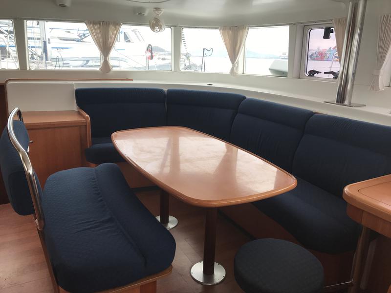 Book yachts online - catamaran - Lagoon 440 - Isis (Generator) - rent