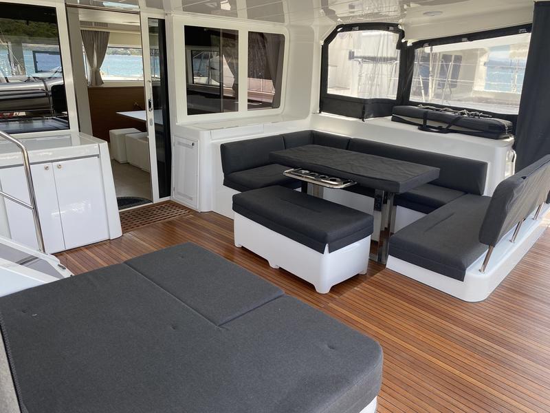 Book yachts online - catamaran - Lagoon 52F (5 cab) - Naka (SXM) - rent