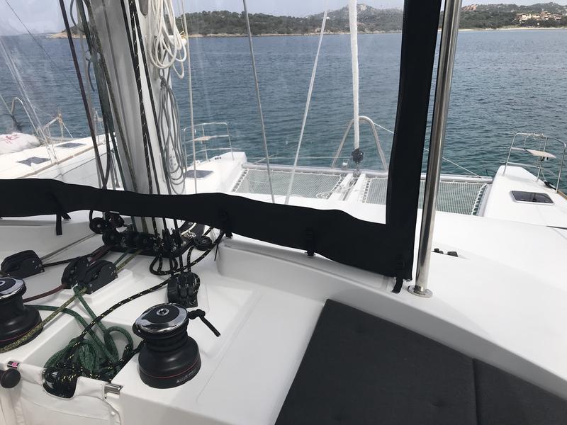 Book yachts online - catamaran - Lagoon 52F - 6 cab - Dugongo II (A/C, WM, Generator, Inverter, Tender Lift) - rent