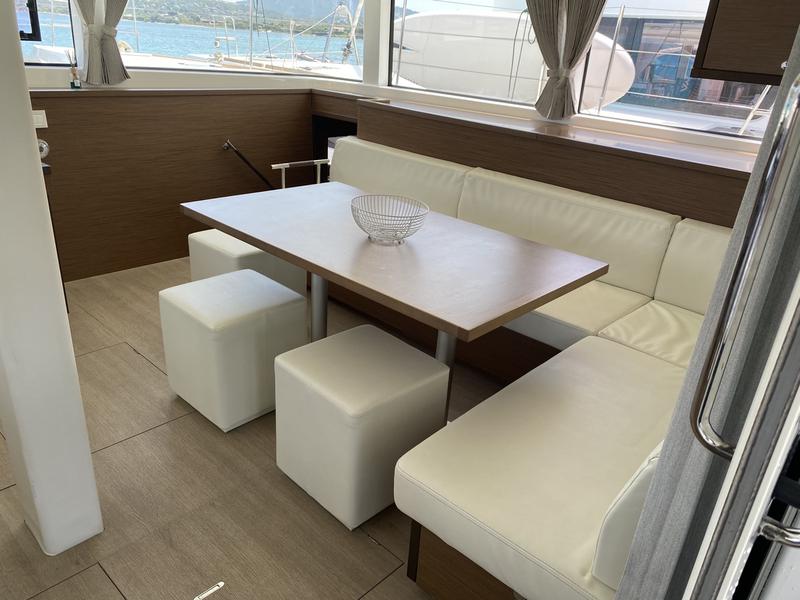 Book yachts online - catamaran - Lagoon 52F (5 cab) - Naka (MAR) - rent
