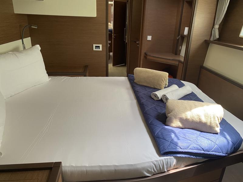 Book yachts online - catamaran - Lagoon 52F (5 cab) - Naka (MAR) - rent