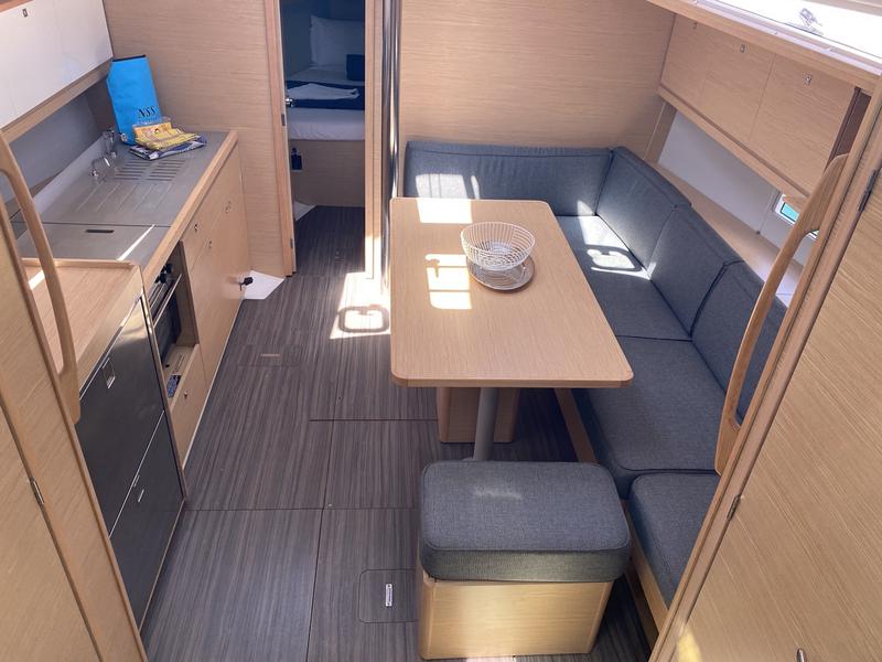 Book yachts online - sailboat - Dufour 390 Grand Large - Musica - rent