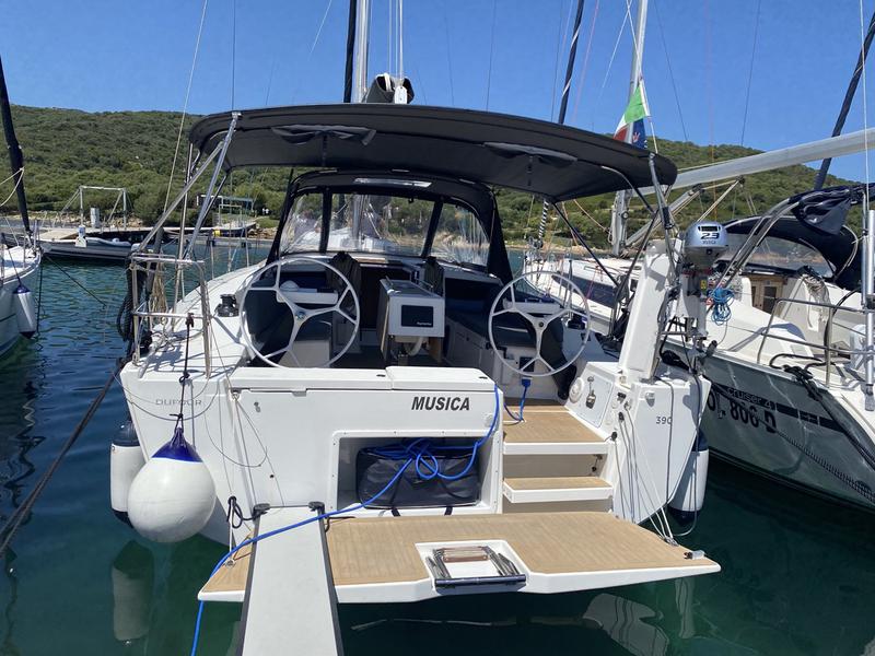 Book yachts online - sailboat - Dufour 390 Grand Large - Musica - rent