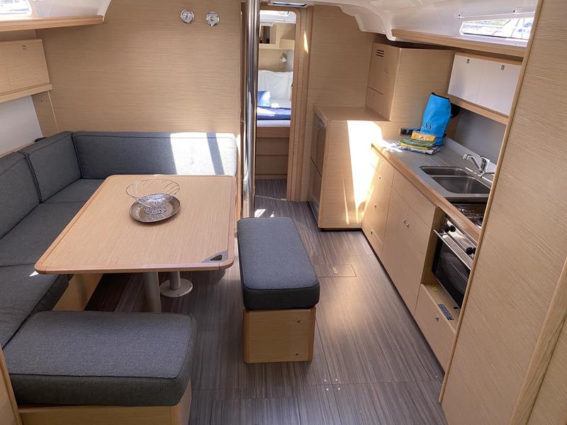 Book yachts online - sailboat - Dufour 430 Grand Large - Pavo - rent