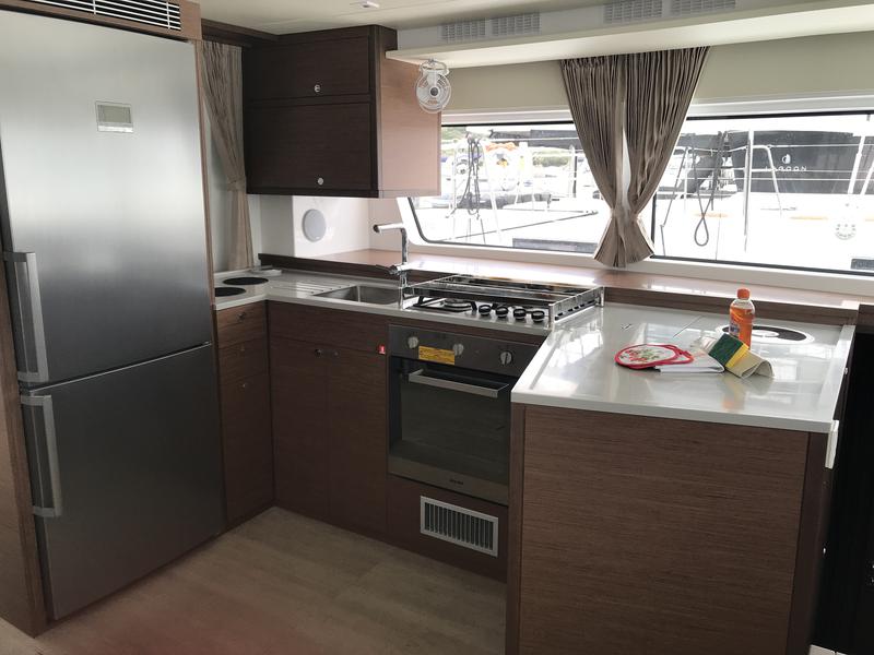 Book yachts online - catamaran - Lagoon 52F - 6 cab - Dugongo II (MAR) (6 cab + 1 crew) (A/C, WM, Generator, Inverter, Tender Lift) - rent