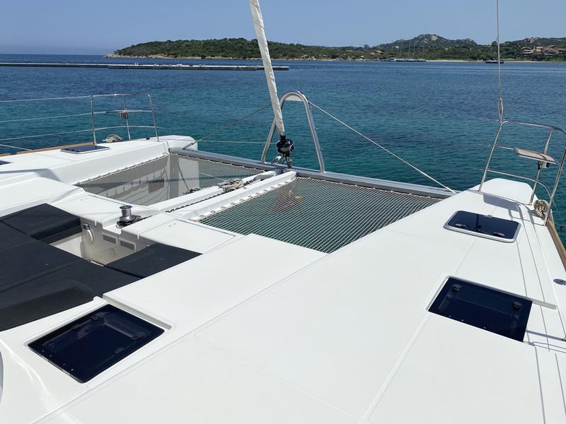 Book yachts online - catamaran - Lagoon 52F (5 cab) - NAKA (ANU) - rent