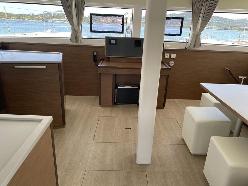 Book yachts online - catamaran - Lagoon 52F (5 cab) - NAKA (ANU) - rent