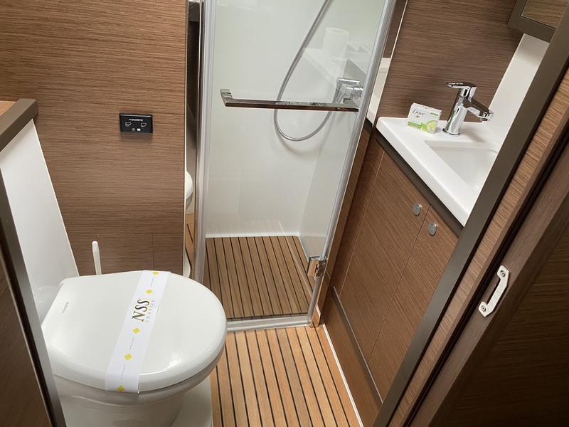 Book yachts online - catamaran - Lagoon 52F (5 cab) - Big Daddy - rent