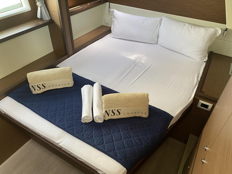 Book yachts online - catamaran - Lagoon 52F (5 cab) - Naka (A/C, WM, Generator, Inverter, Tender Lift) - rent
