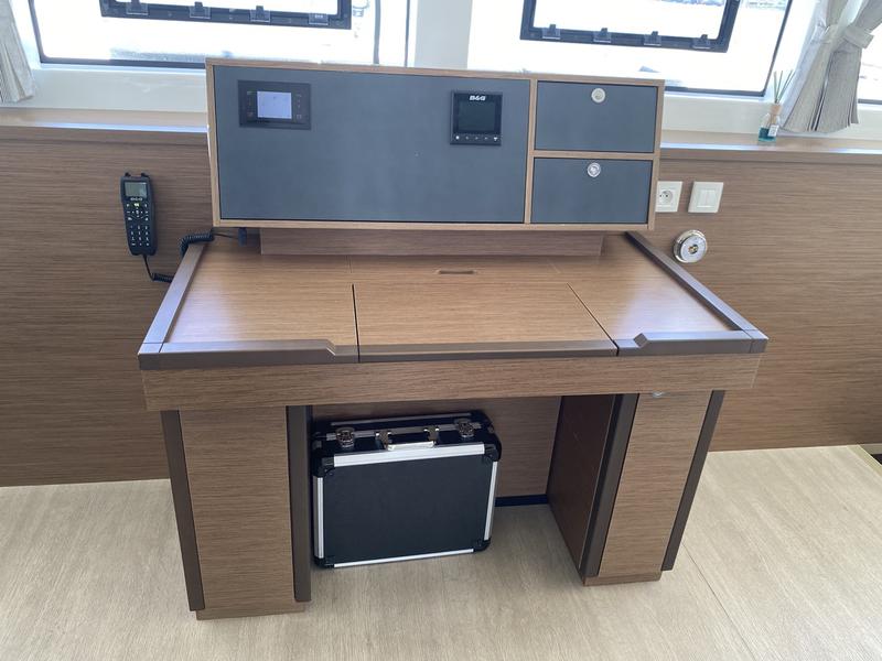 Book yachts online - catamaran - Lagoon 52F (5 cab) - Naka (A/C, WM, Generator, Inverter, Tender Lift) - rent