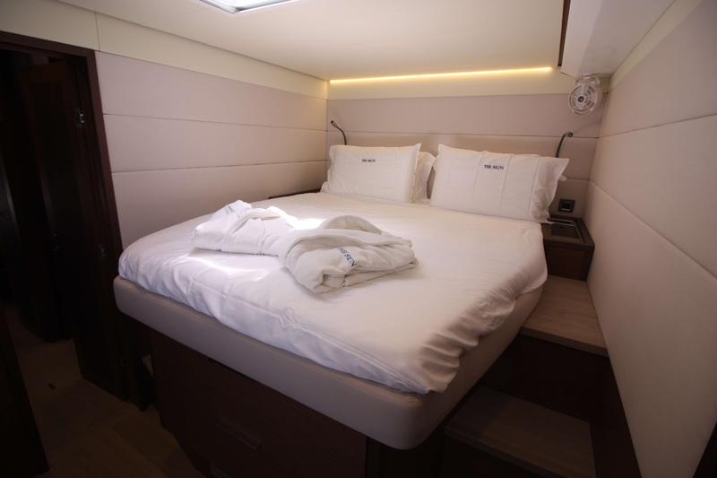 Book yachts online - catamaran - Lagoon 620 (10+3) - The Sun (PTP)  (5 cab + 3 crew) (AC, WM, Generator, Inverter, Tender Lift) - rent