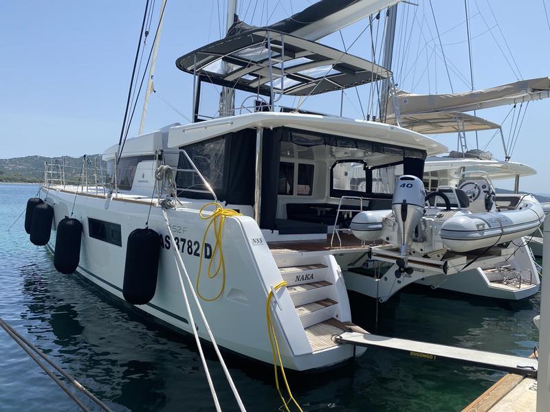 Book yachts online - catamaran - Lagoon 52F (5 cab) - Naka (TOR) - rent