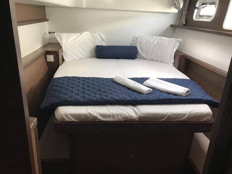 Book yachts online - catamaran - Lagoon 450F - Cor Caroli (A/C, WM, Generator, Inverter) - rent