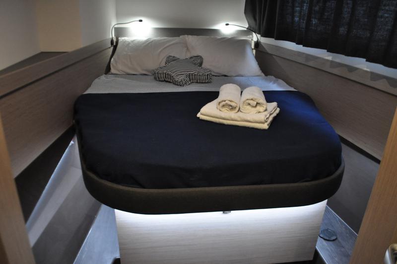 Book yachts online - catamaran - Astréa 42 - Nancy - rent