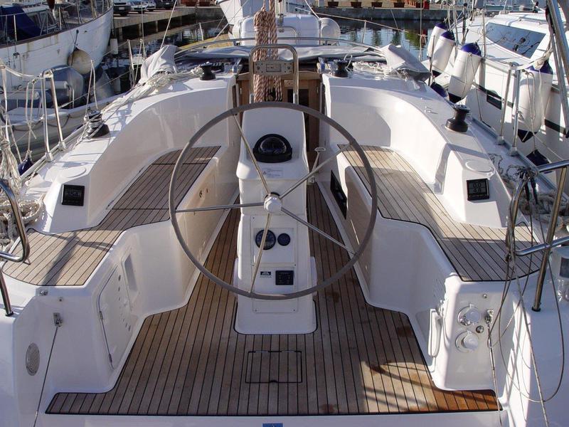 Book yachts online - sailboat - Bavaria Cruiser 33 - Kleeia - rent