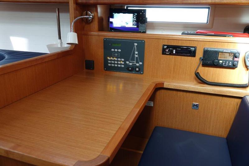 Book yachts online - sailboat - Bavaria Cruiser 41 - Oberon - rent