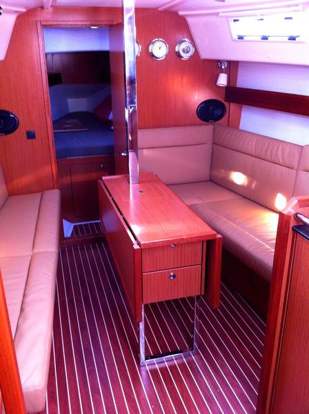 Book yachts online - sailboat - Bavaria Cruiser 32 - Izar - rent