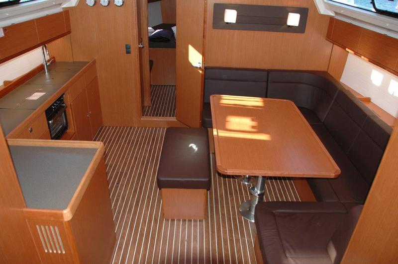 Book yachts online - sailboat - Bavaria Cruiser 46 - Fenice - rent