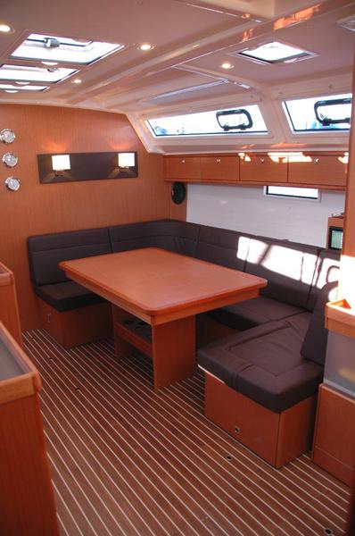 Book yachts online - sailboat - Bavaria Cruiser 46 - Fenice - rent