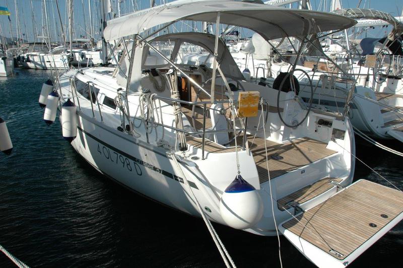 Book yachts online - sailboat - Bavaria Cruiser 37 - Venere - rent