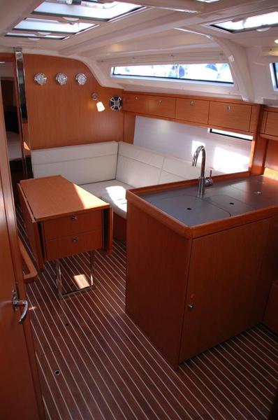 Book yachts online - sailboat - Bavaria Cruiser 37 - Venere - rent