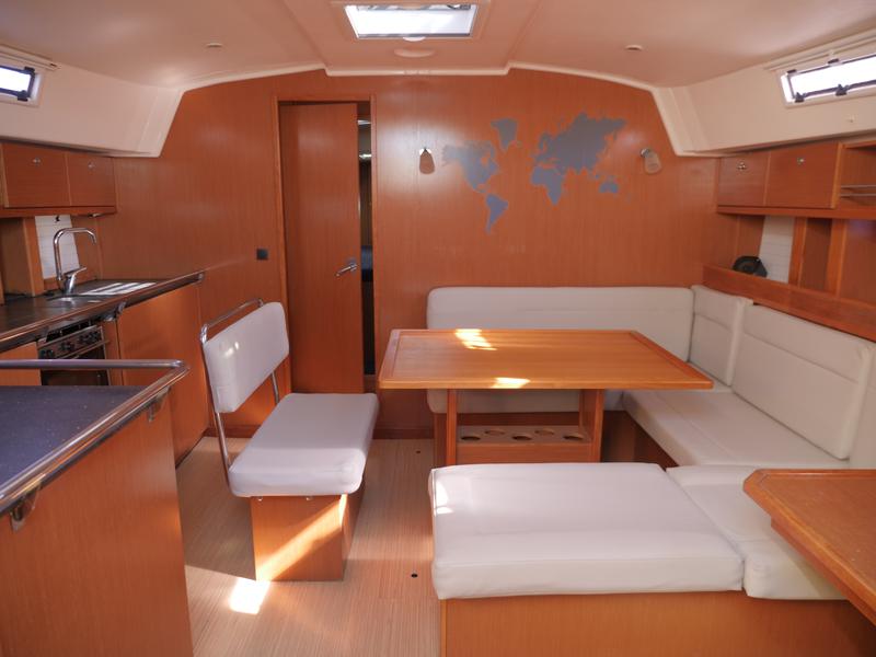 Book yachts online - sailboat - Bavaria 45 Cruiser - Lady White - rent