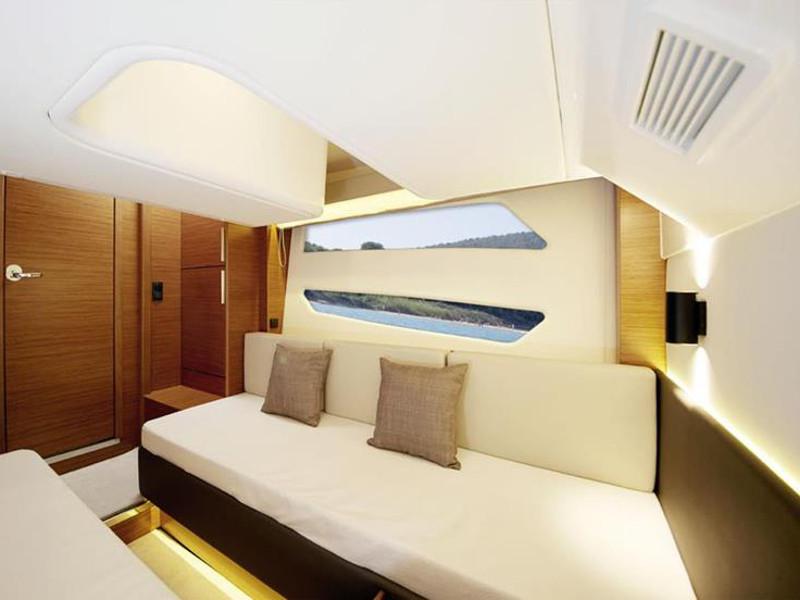 Book yachts online - motorboat - Bavaria Sport S45 HT - VAROLA - rent