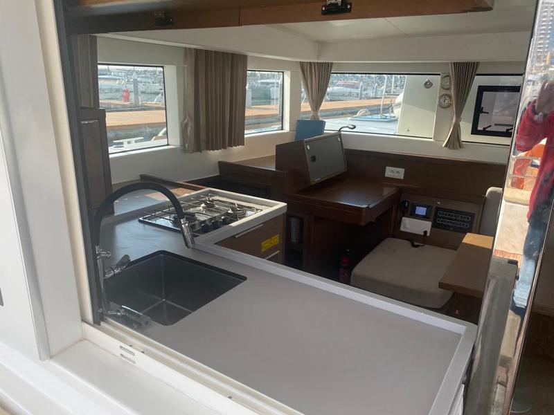 Book yachts online - catamaran - Lagoon 40 - Regolo - rent