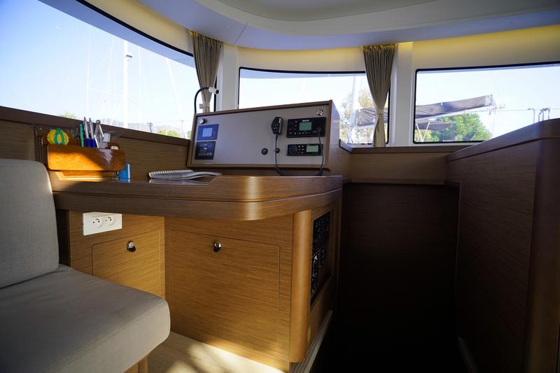 Book yachts online - catamaran - Lagoon 42 - Little Dream - rent