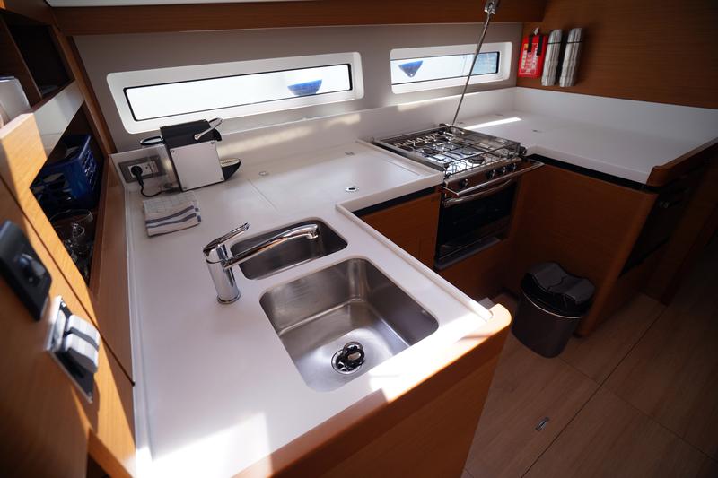 Book yachts online - sailboat - Sun Odyssey 490 - Red Marlin - rent