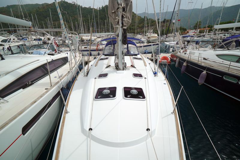 Book yachts online - sailboat - Sun Odyssey 44 i - Night &amp; Day - rent
