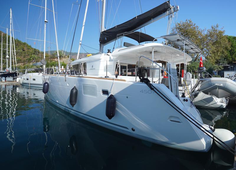 Book yachts online - catamaran - Lagoon 450F - Big Dream - rent