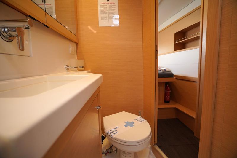 Book yachts online - catamaran - Lagoon 450F - Big Dream - rent