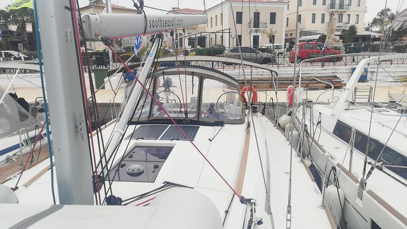Book yachts online - sailboat - Sun Odyssey 439 - Captain Ginos - rent