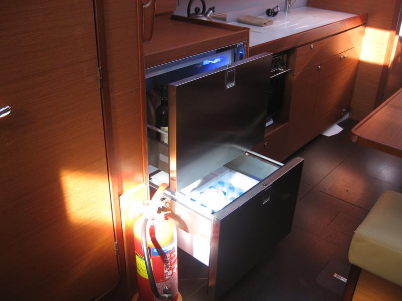 Book yachts online - sailboat - Dufour 382 GL - Delta - rent