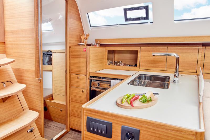 Book yachts online - sailboat - Elan Impression 40.1 - Liana - rent