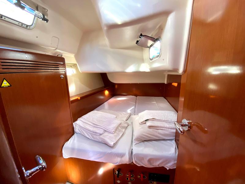 Book yachts online - sailboat - Oceanis 43 - Serenity - rent