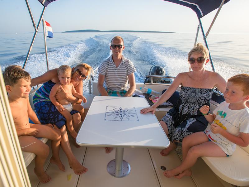 Book yachts online - motorboat - Leidi 660 - H4 - rent